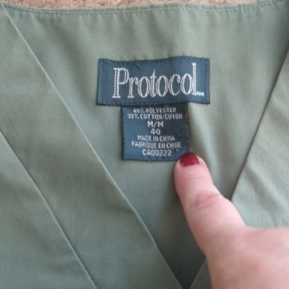 ❤️ Green Scrub Top Med 40 NWOT - Picture 4 of 10